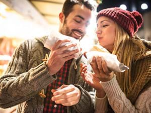 Foodtruck Braadworst met frites en oktoberfest gevoel tijdens je vergadering in STAD