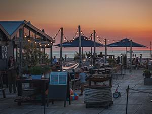 Strandpaviljoen Fonk Beach: trouwlocatie op het strand op 5 km van het centrum van Den Haag