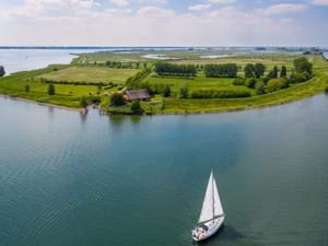 Grote groepsaccommodatie met festival gevoel: je eigen eiland 30 km onder Rotterdam