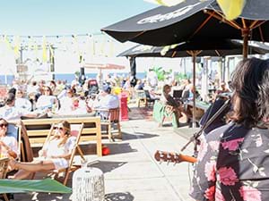 Beachclub Soomers op Zwarte Pad in Scheveningen: vergaderlocatie op het strand