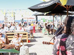Beachclub Soomers op Zwarte Pad in Scheveningen: vergaderlocatie op het strand Beachclub Soomers op Zwarte Pad in Scheveningen: vergaderlocatie op het strand
