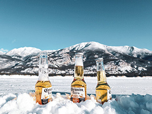 Après-ski winterspelen op je eigen feestlocatie in Friesland of die van de organisator